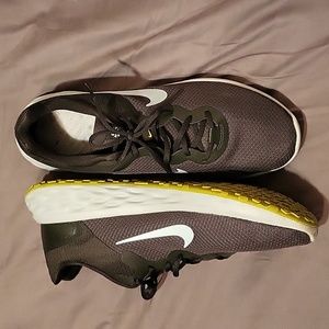 Nike green men's running shoes sneakers size 14